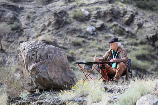 陈琪在贺兰山写生