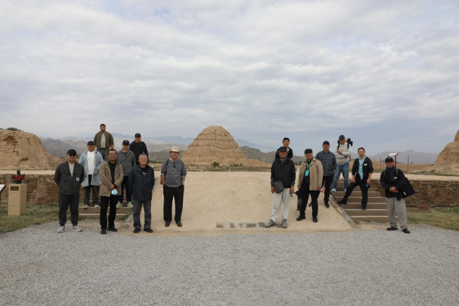 写生采风团在西夏陵