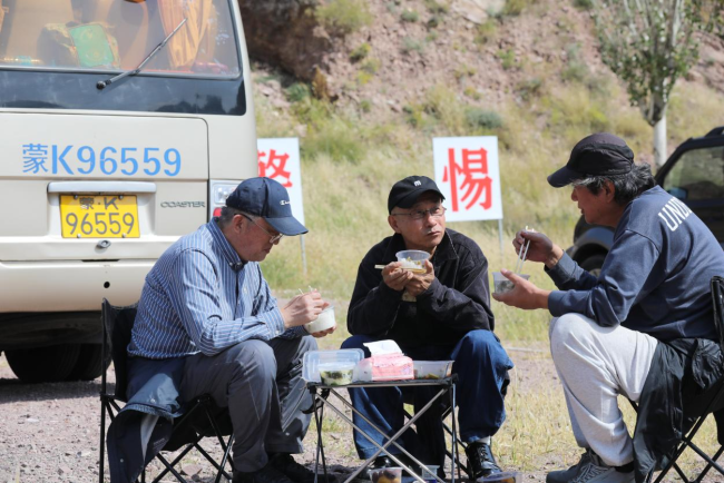 崔晓东、老圃、张江舟午餐时疏通