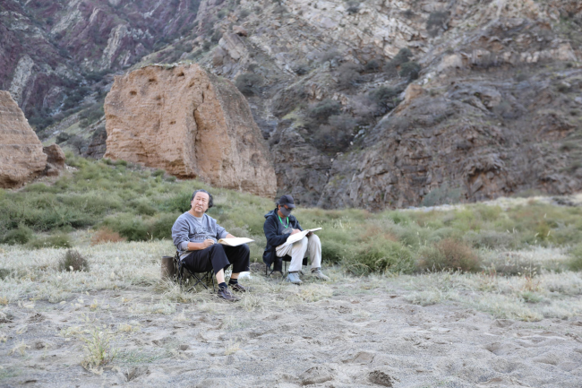 杨晓阳、张江舟在贺兰山写生