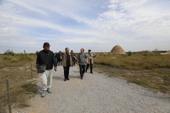 写生采风团在西夏陵