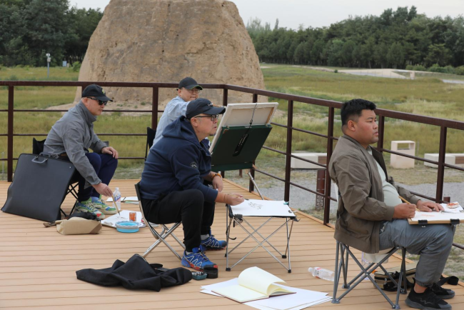 李东星、胡小敏、耿东海在西夏陵写生
